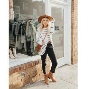 NEW WITH TAGS Carly Jean Black Wash High Rise Straight Leg Jeans Size 5